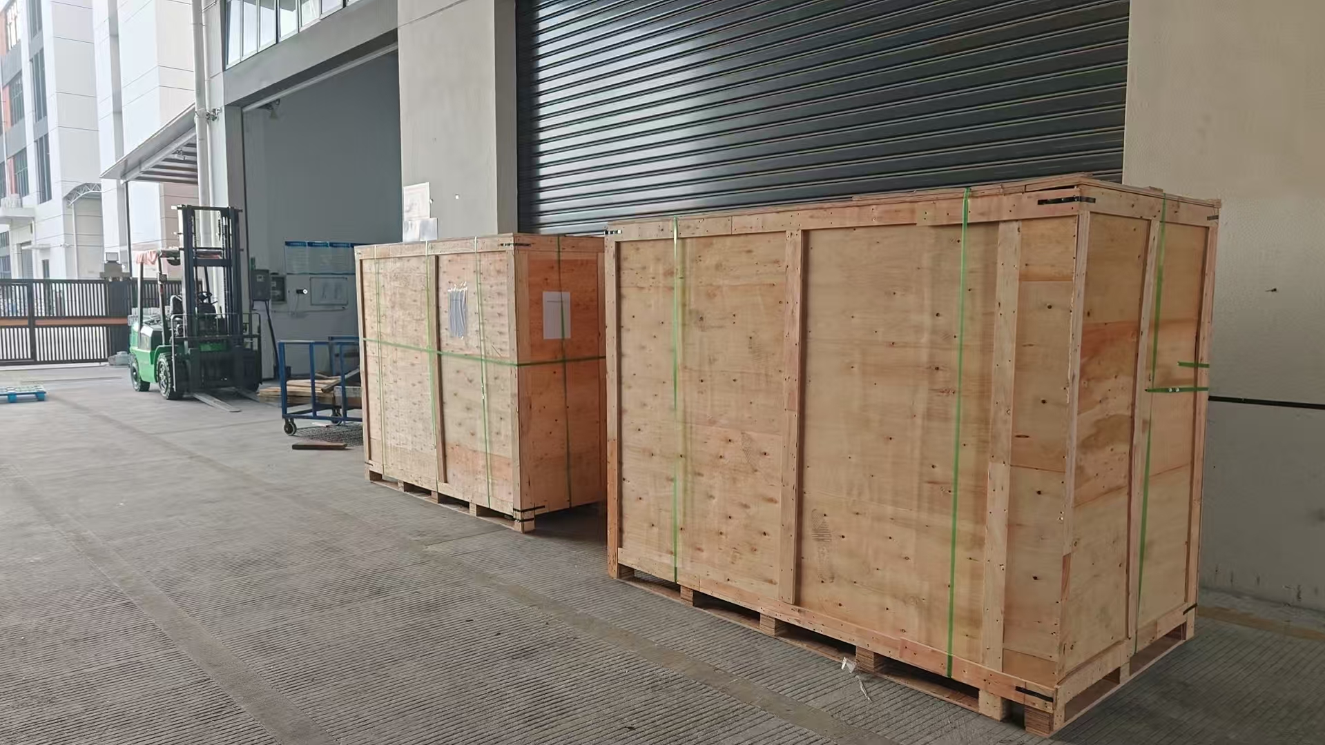 Container loading — export packing area at the loading bay